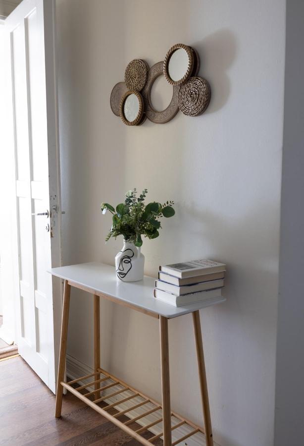 2Ndhomes City Center 2Br Apartment By The Finnish National Theatre With Balcony And Park View هلسنكي المظهر الخارجي الصورة