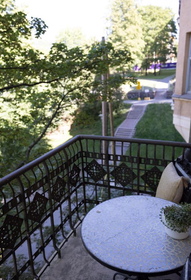 2Ndhomes City Center 2Br Apartment By The Finnish National Theatre With Balcony And Park View هلسنكي المظهر الخارجي الصورة